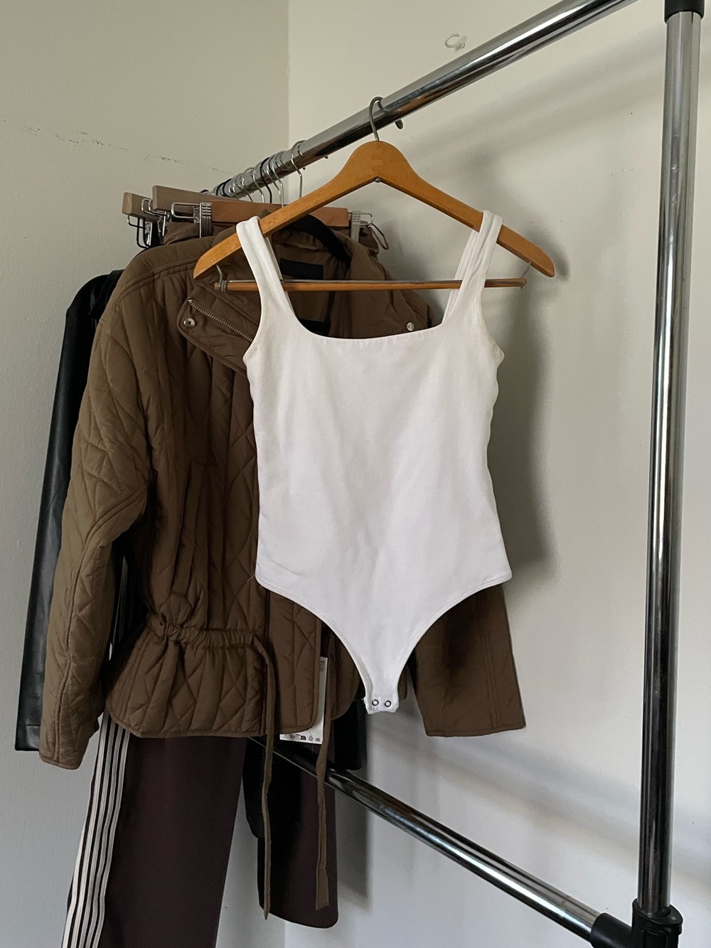 3/$15 Abercrombie & Fitch White Bodysuit